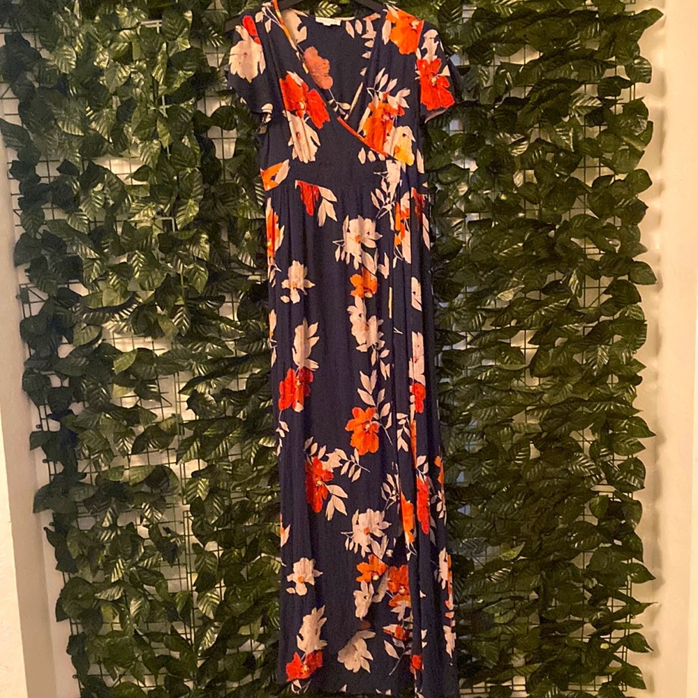 NWOT Floral Split Sleeve Maxi Dress
